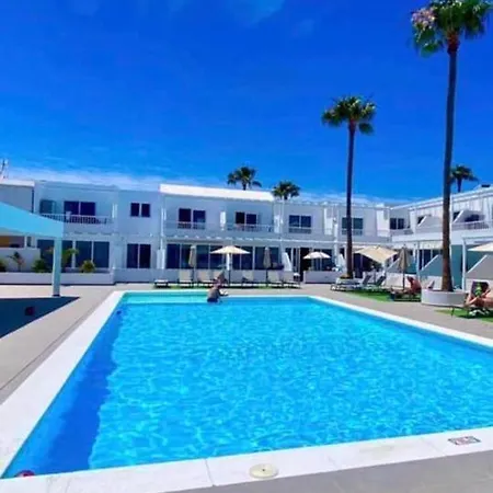 Apartment View House *